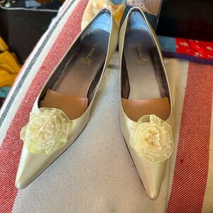 Kimel kitten heel shoes size 9.5
Good used condition